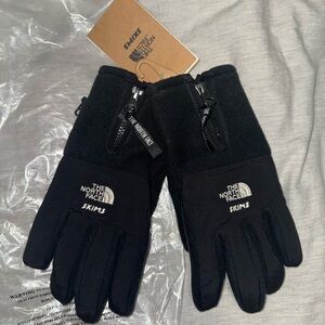 SKIMS x The North Face TNF RETRO DENALI FLEECE GLOVES - Onyx / Black - Medium